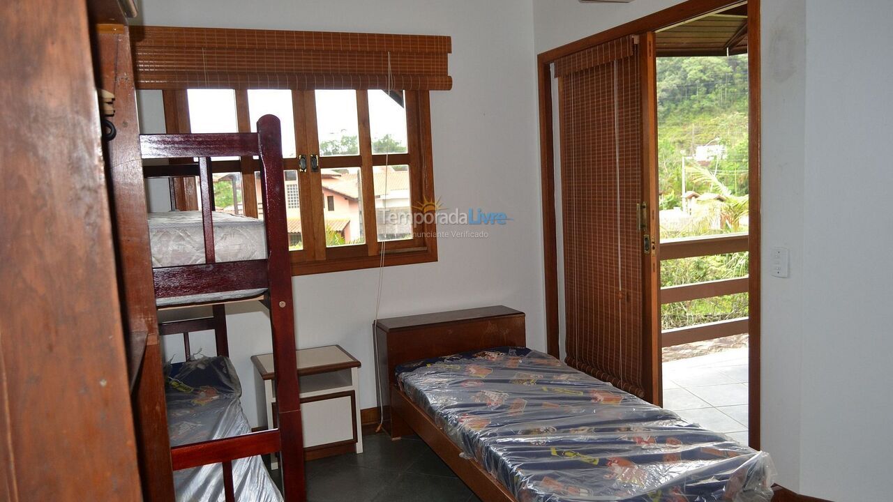 Casa para aluguel de temporada em Ubatuba (Lagoinha)