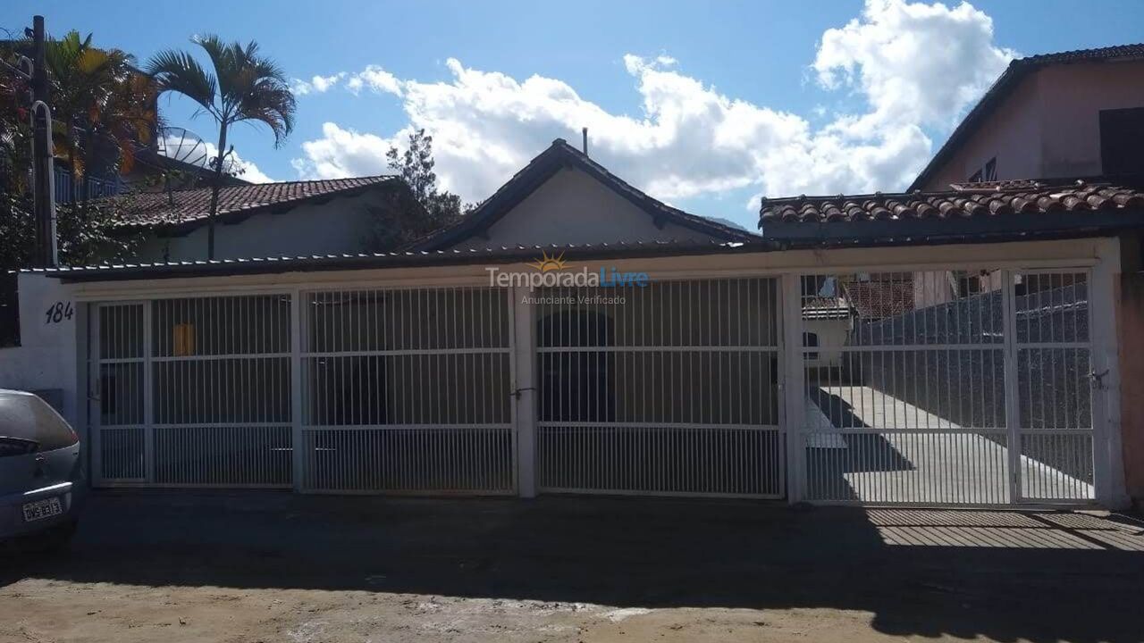 Casa para aluguel de temporada em Ubatuba (Maranduba)