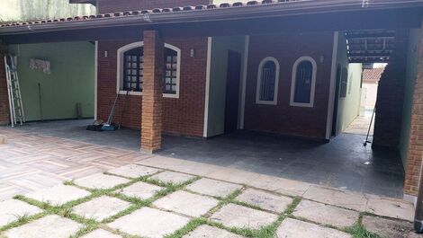 0352.00 - Maranduba - Casa - 3 Dorm - 1 Dorm Mezanino - 3 Ar...