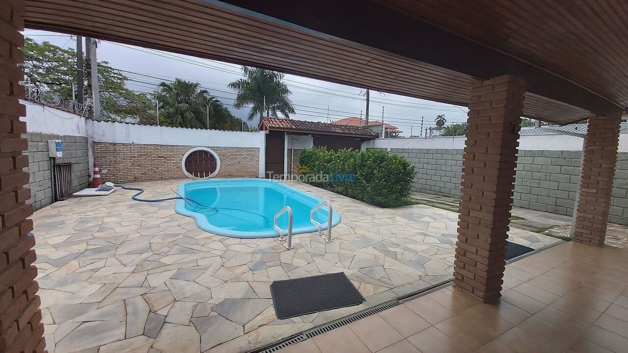 Casa para aluguel de temporada em Ubatuba (Maranduba)