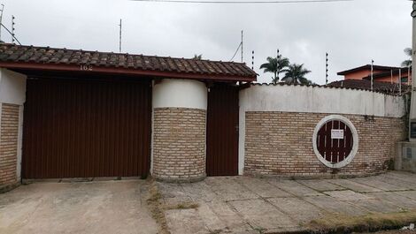 0060.00 - Maranduba - Casa Com Piscina - 5 Dorm - 12 Pess - 60M Do Mar