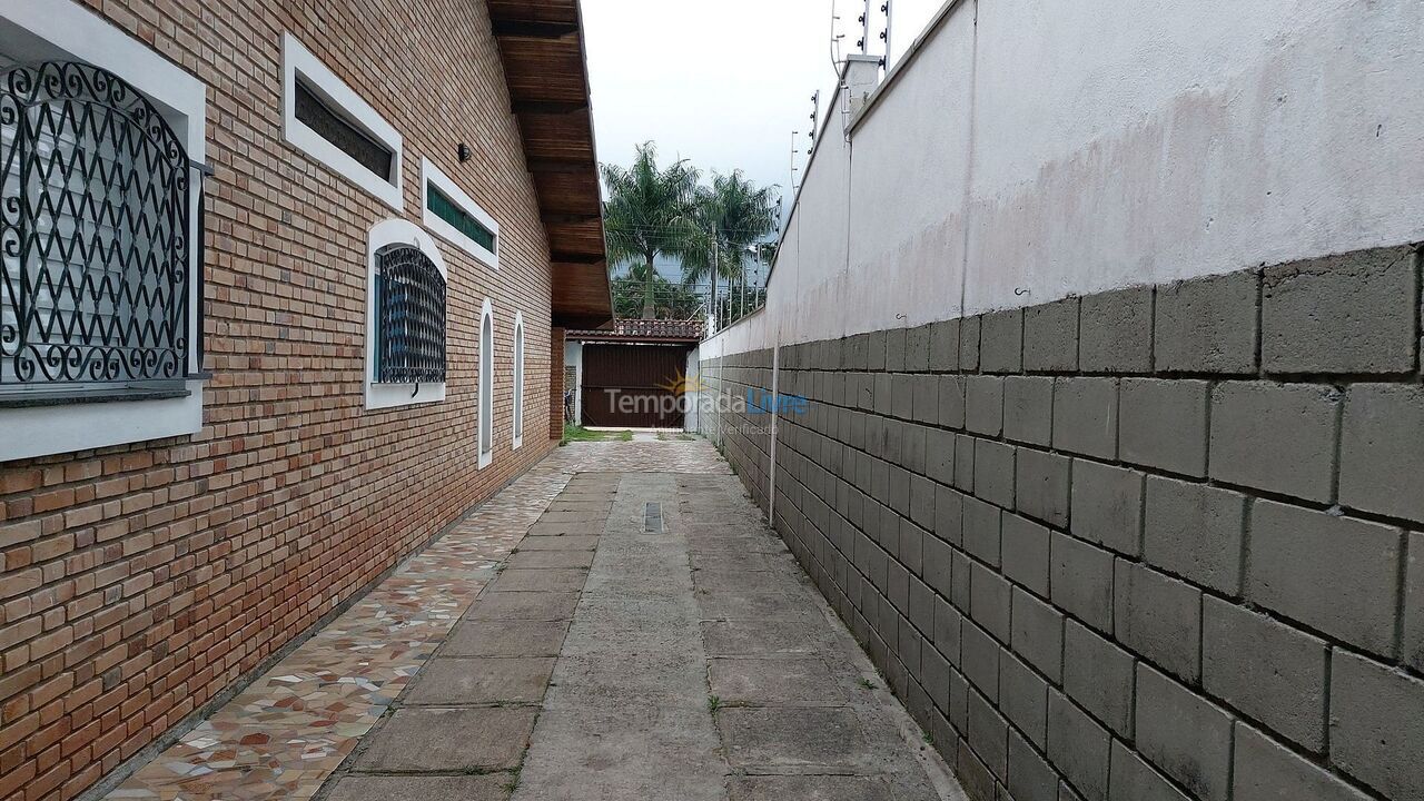 Casa para aluguel de temporada em Ubatuba (Maranduba)