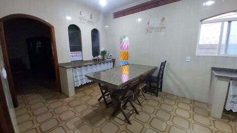 0060.00 - Maranduba - Casa Com Piscina - 5 Dorm - 12 Pess - 60M Do Mar