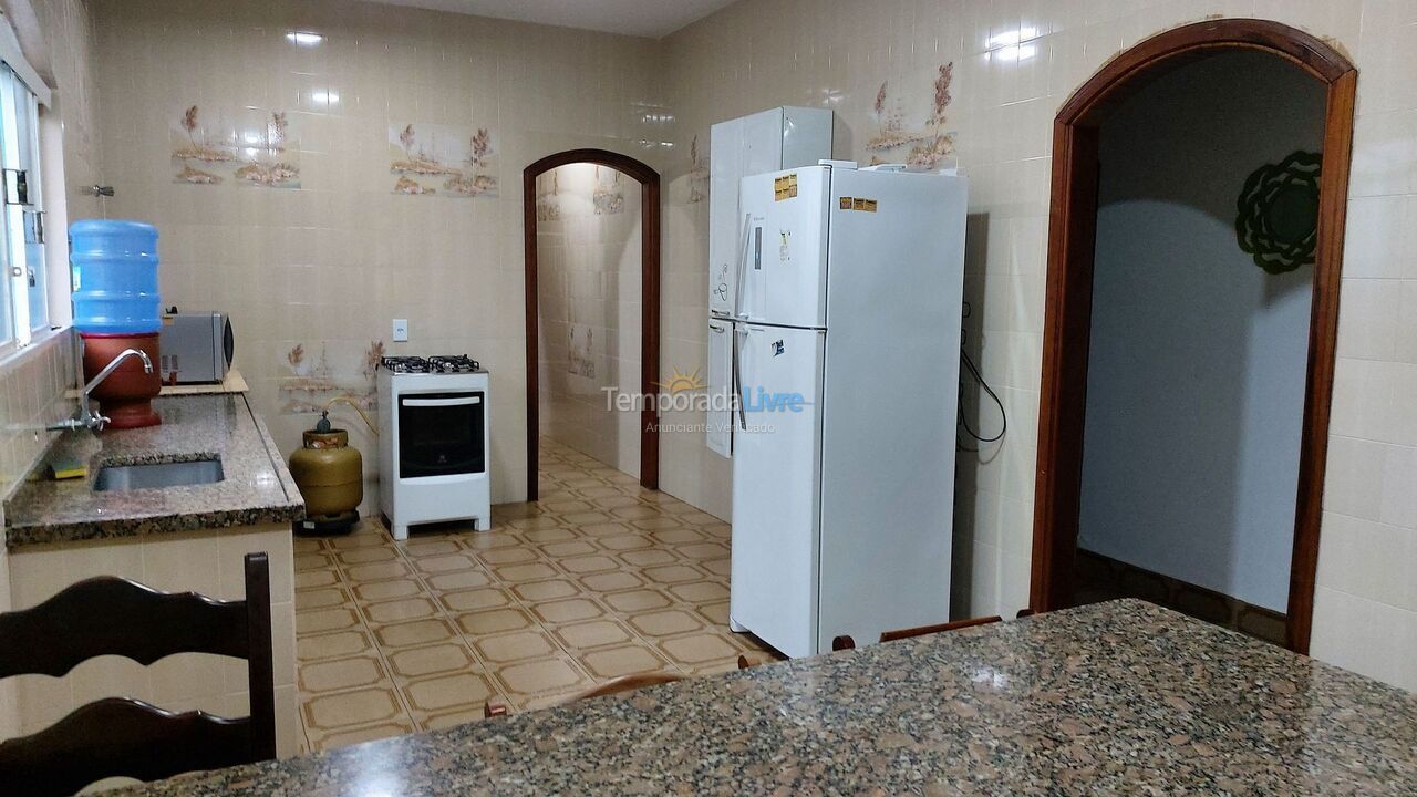 Casa para aluguel de temporada em Ubatuba (Maranduba)