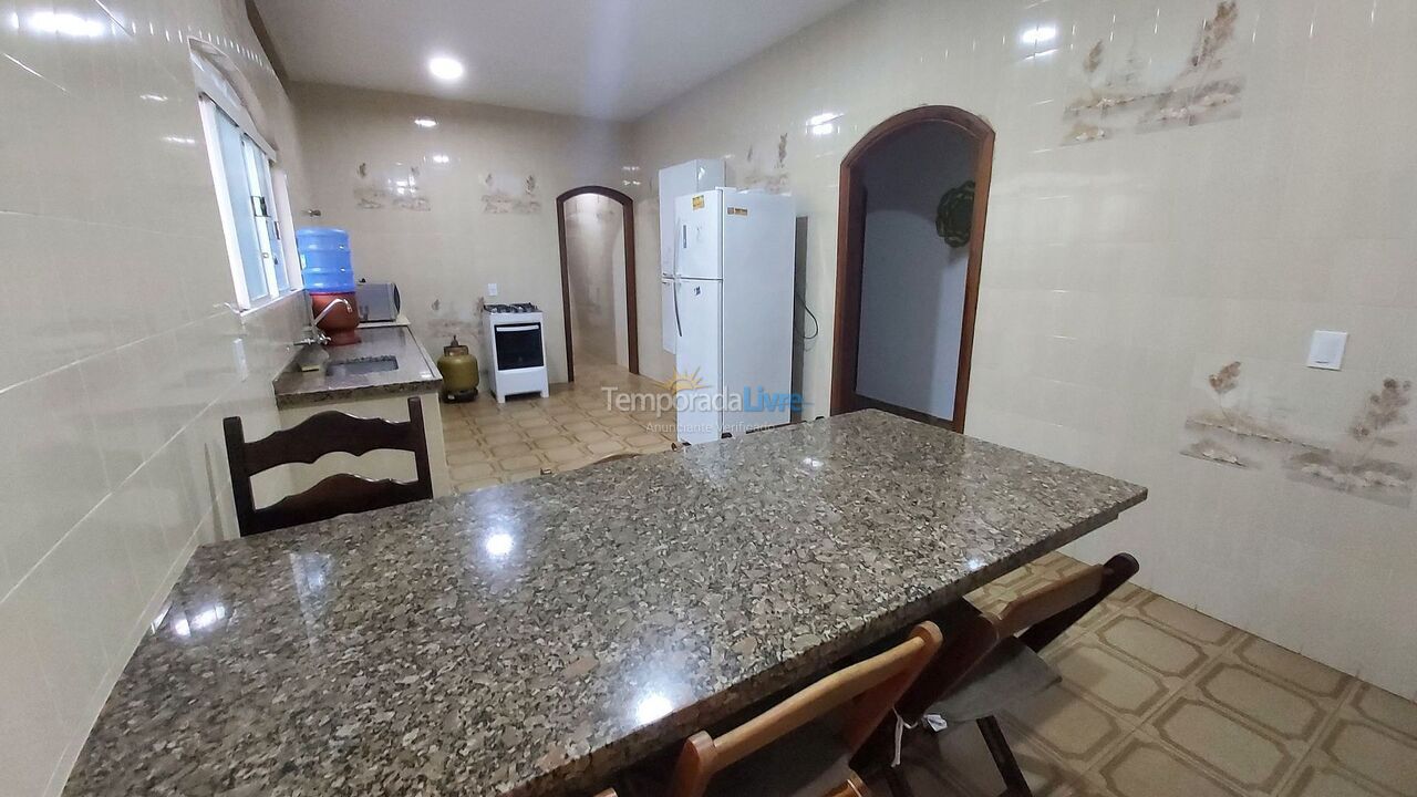 Casa para aluguel de temporada em Ubatuba (Maranduba)