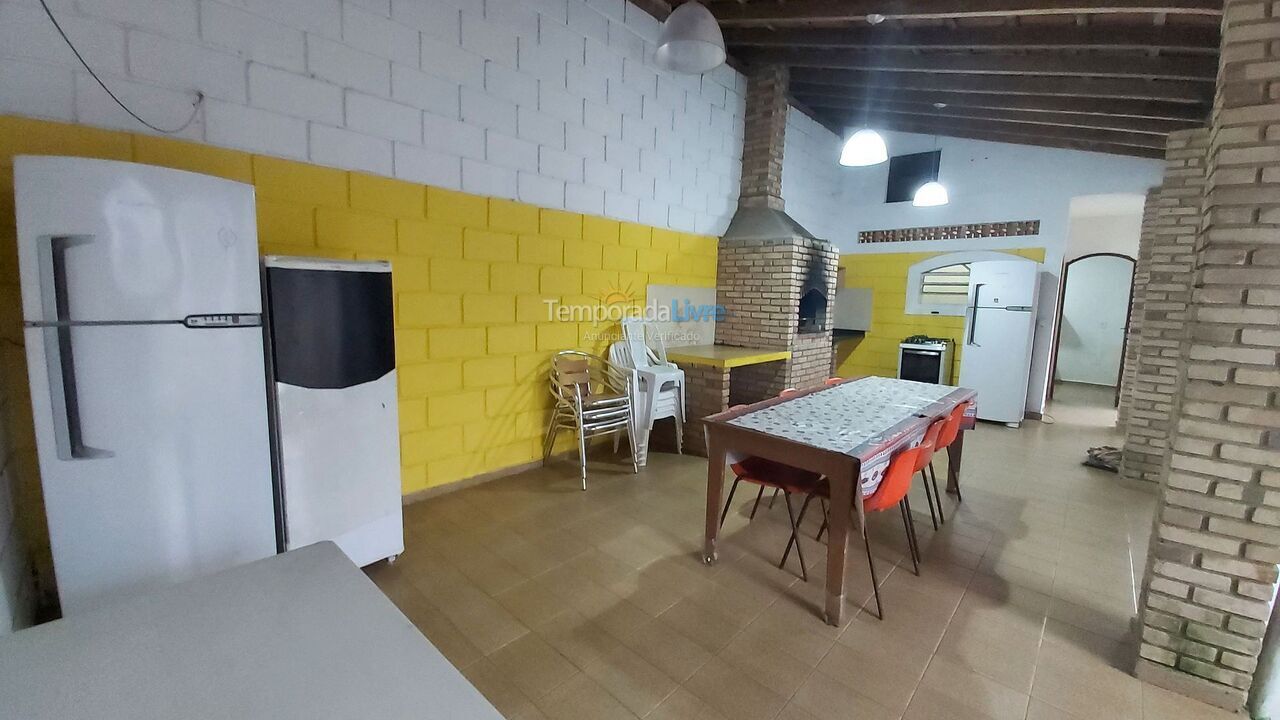 Casa para aluguel de temporada em Ubatuba (Maranduba)