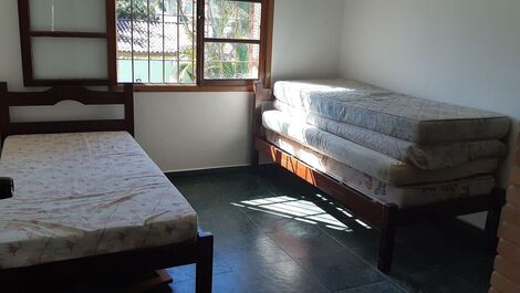 0112.00 - Casa - Piscina - Praia do Sape - 3 Dormitórios - 10...