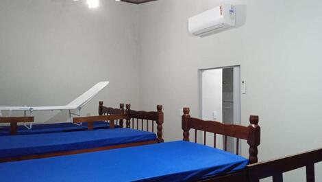 Quarto beliches, ar condicionado ventilacao 