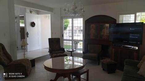 GUARANTEE EXCELLENT VACATION BEAUTIFUL HOUSE NEAR BEACH CENTRO CANASVIEIRAS