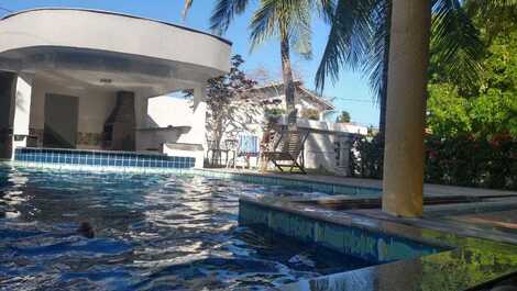 Excelente casa de 05 habitaciones en baja mundai