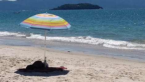 Praia com vista ilha do francês 