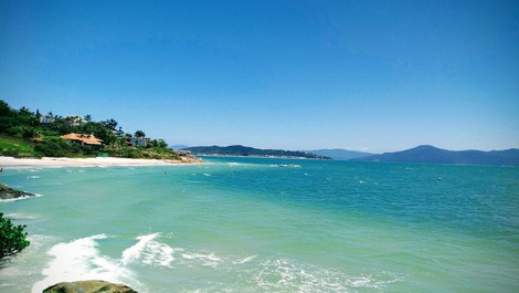 Aguas claras e quente 