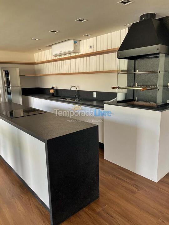 Apartamento para aluguel de temporada em Florianópolis (Praia Brava)