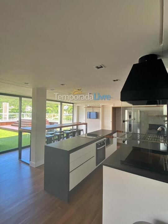 Apartamento para aluguel de temporada em Florianópolis (Praia Brava)