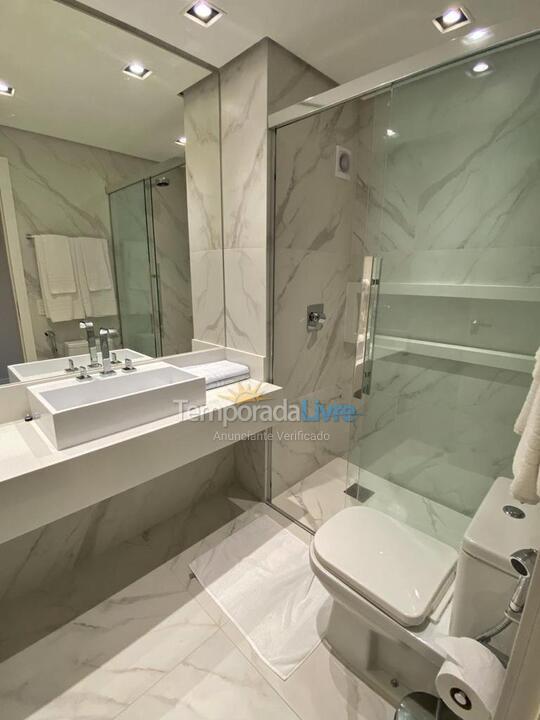 Apartamento para aluguel de temporada em Florianópolis (Praia Brava)