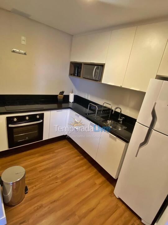 Apartamento para aluguel de temporada em Florianópolis (Praia Brava)