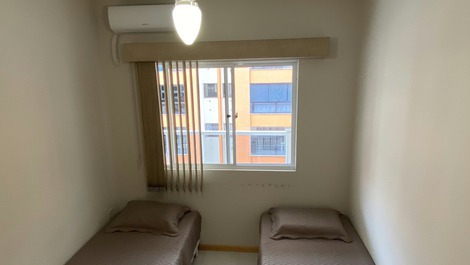 Quarto 1 - persianas e ar condicionado 