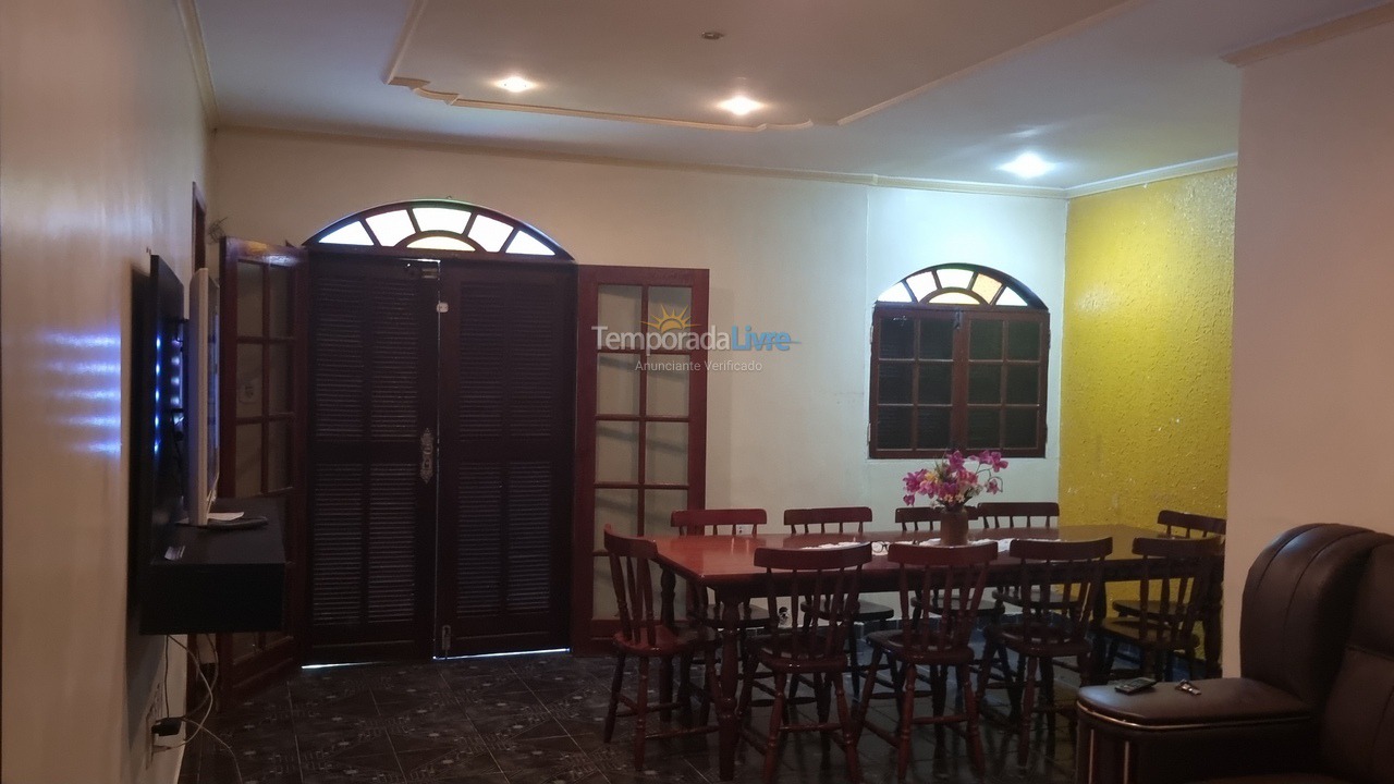 Casa para aluguel de temporada em Cabo Frio (Unamar)