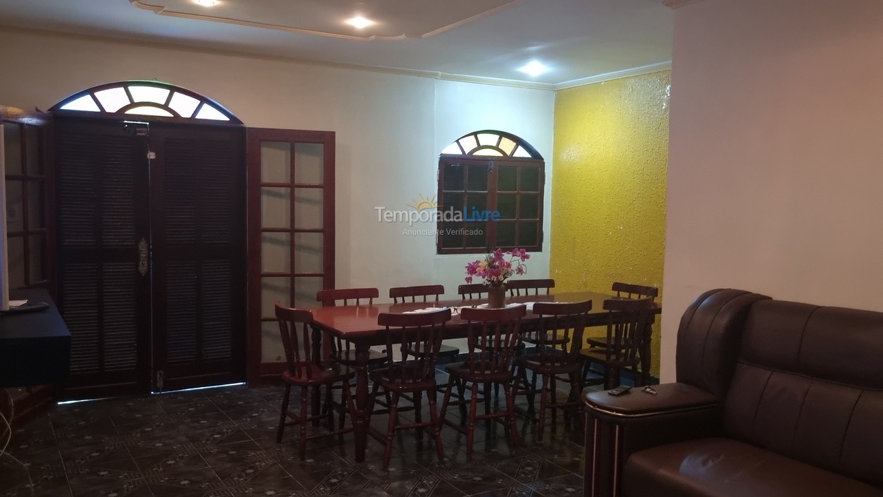 Casa para aluguel de temporada em Cabo Frio (Unamar)