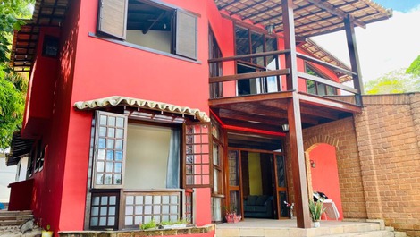 Casa de 4 Suites com piscina a 1200m da praia
