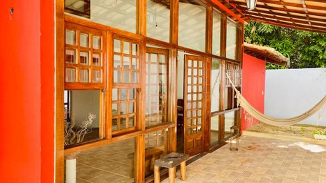 Casa de 4 Suites com piscina a 1200m da praia