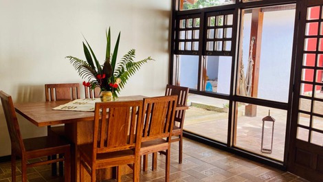 Casa de 4 Suites com piscina a 1200m da praia