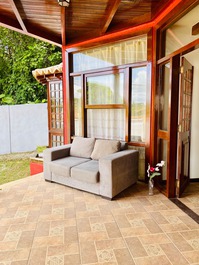 Casa de 4 Suites com piscina a 1200m da praia