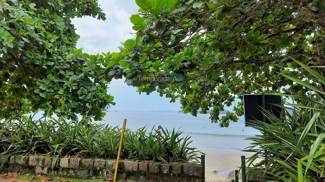 Casa para alquiler de vacaciones em Ubatuba (Praia do Lázaro)