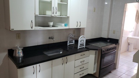 03 habitaciones, 1 suite con aire y 02 balcones frente al mar, 02 estacionamientos, internet