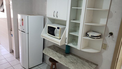 03 habitaciones, 1 suite con aire y 02 balcones frente al mar, 02 estacionamientos, internet