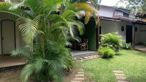 Garagem em frente ao chalé