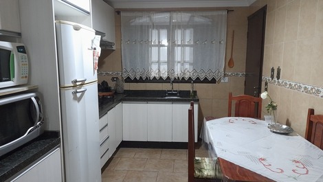 Large and comfortable house 700 meters from the Botanical Garden in Curitiba.