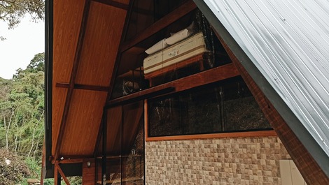 Riverside chalet with waterfalls - 4 hours from Rio and SP