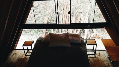 Riverside chalet with waterfalls - 4 hours from Rio and SP