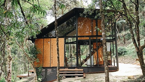 Chalet de Vidrio en el Bosque con Cascadas Privadas 4h de SP y Rio