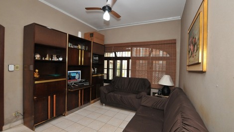 House in Aviação 100mts from the beach