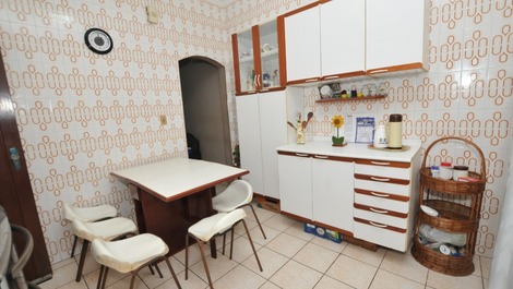 House in Aviação 100mts from the beach