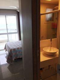 Vista suíte 1 e banheiro