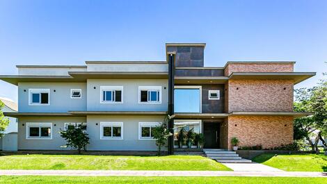 NUEVA Casa con 07 dorm/ Piscina / PRECIOS del VERANO SOLAMENTE por CONSULTA!