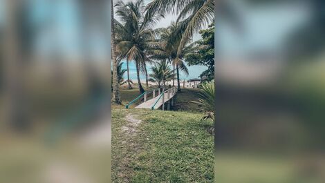 Situada a 300m da praia