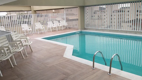 Piscina aquecida e teto removível 