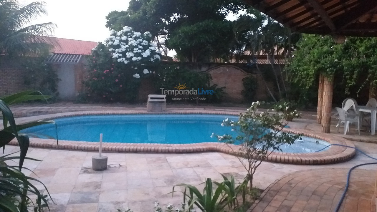 Apartamento para aluguel de temporada em Beberibe (Praia das Fontes)