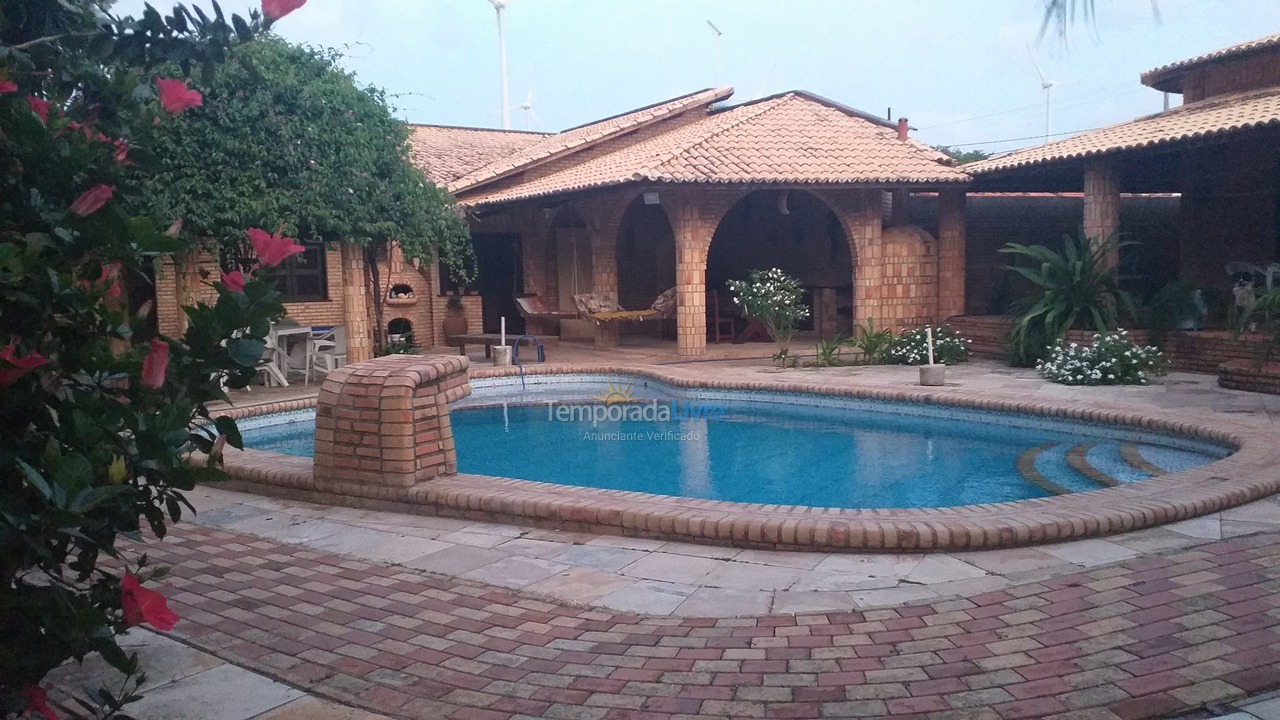 Apartamento para aluguel de temporada em Beberibe (Praia das Fontes)