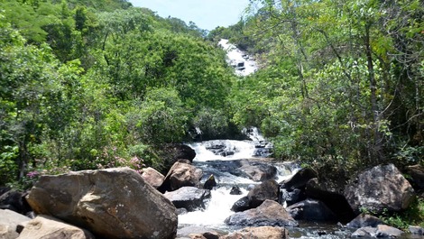 House on the site available for rent in Joanópolis - SP