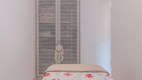 SEA VIEW - HIGH STANDARD HOUSE