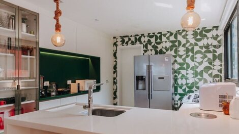 SEA VIEW - HIGH STANDARD HOUSE