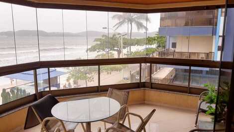 Sacada com vista para a praia