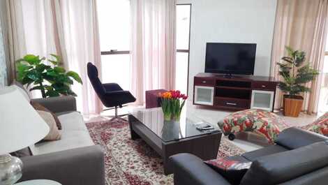 Sala com 2 ambientes com tv e wi-fi