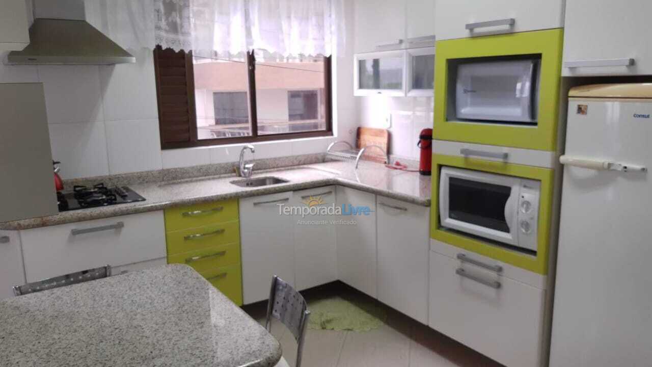 Apartamento para aluguel de temporada em Itapema (Meia Praia)