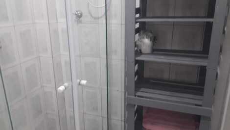 KITNET Praia Grande - Guilhermina - Prédio em frente a praia.